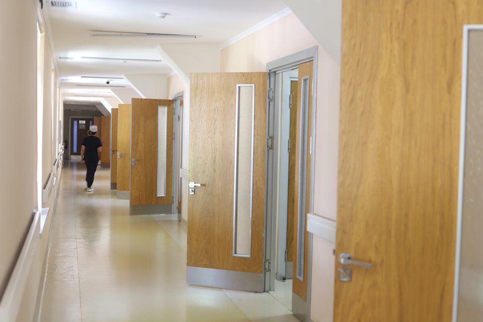 Коридор отделения — American Hospital