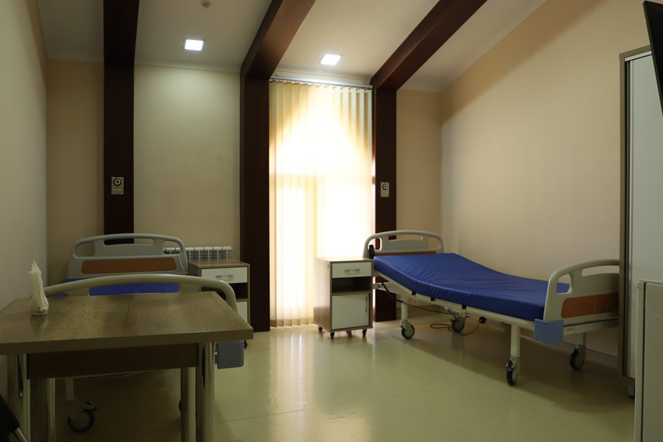 Палата стационара — American Hospital