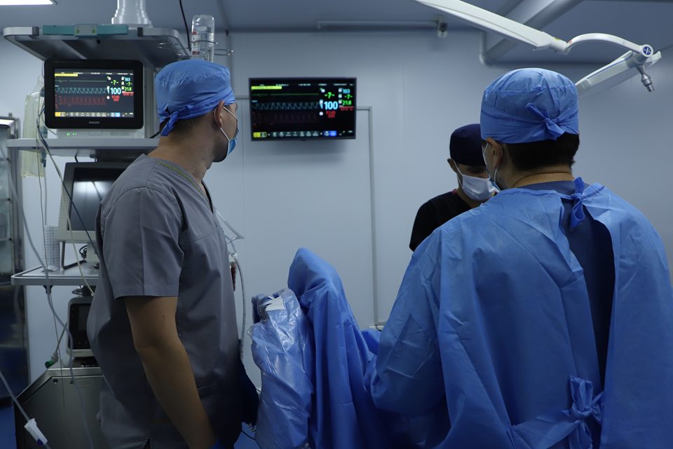 Подготовка к операции — American Hospital